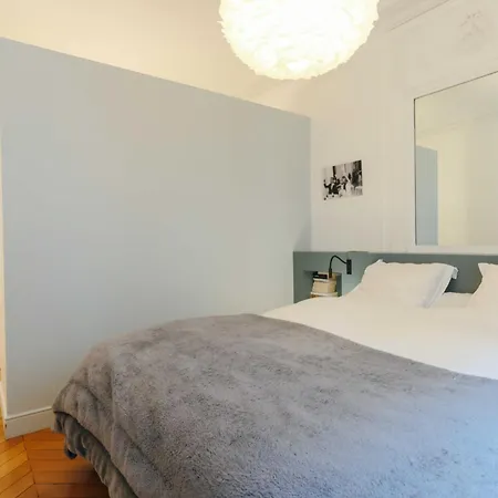 아파트 Charming And Chic - Close To The Eiffel Tower