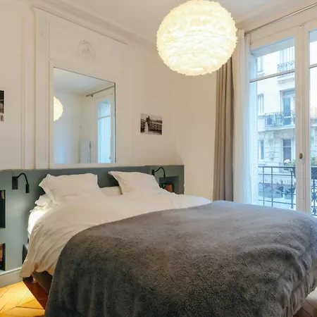 Charming And Chic - Close To The Eiffel Tower Paris