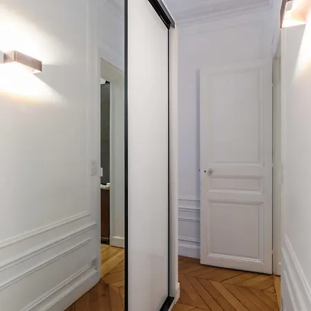 Charming And Chic - Close To The Eiffel Tower *