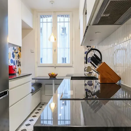 Charming And Chic - Close To The Eiffel Tower