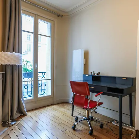 Charming And Chic - Close To The Eiffel Tower 파리